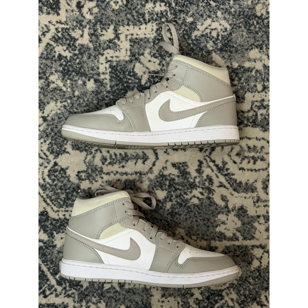 Nike Air Jordan 1 Mid Linen College Grey 554724-082 Mens Size 8 - Picture 9 of 10